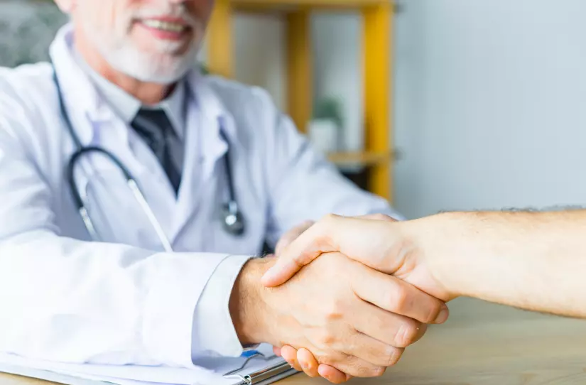 Fusões e aquisições em hospitais e laboratórios crescem 45% no semestre, aponta KPMG