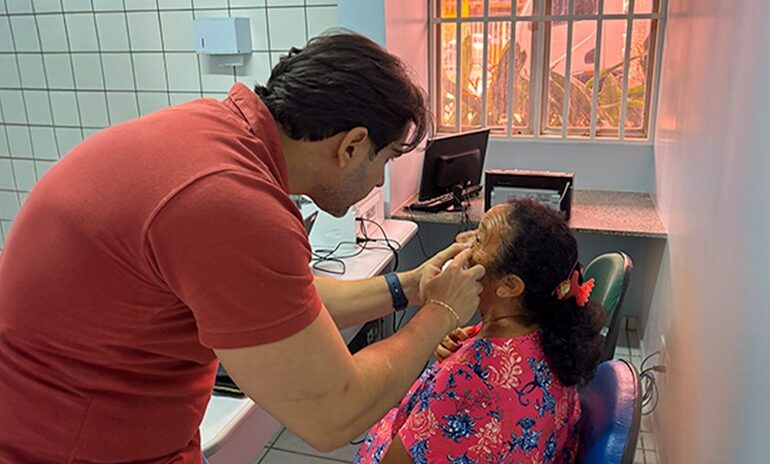 Projeto itinerante AMEI de rastreamento de câncer supera 9,6 mil consultas especializadas no PiauíAções de distingue por ser descentralizar de rastreamento de câncer de pele, próstata e colo de útero