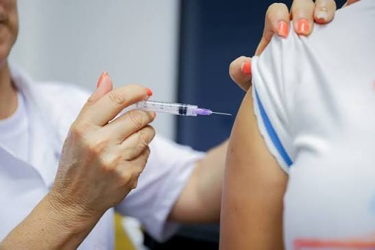 Ministério da Saúde Prorroga Vacinação de Resgate Contra HPV em Adolescentes de 15-19 Anos
